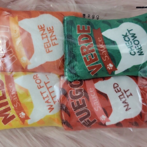 Brand New GREENBRIER KENNEL CLUB Cat Toy-4CT. - Picture 3 of 3